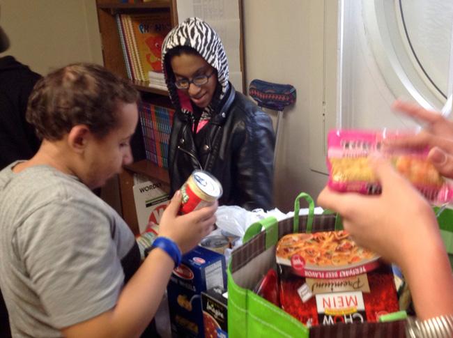 students collecting food for drive